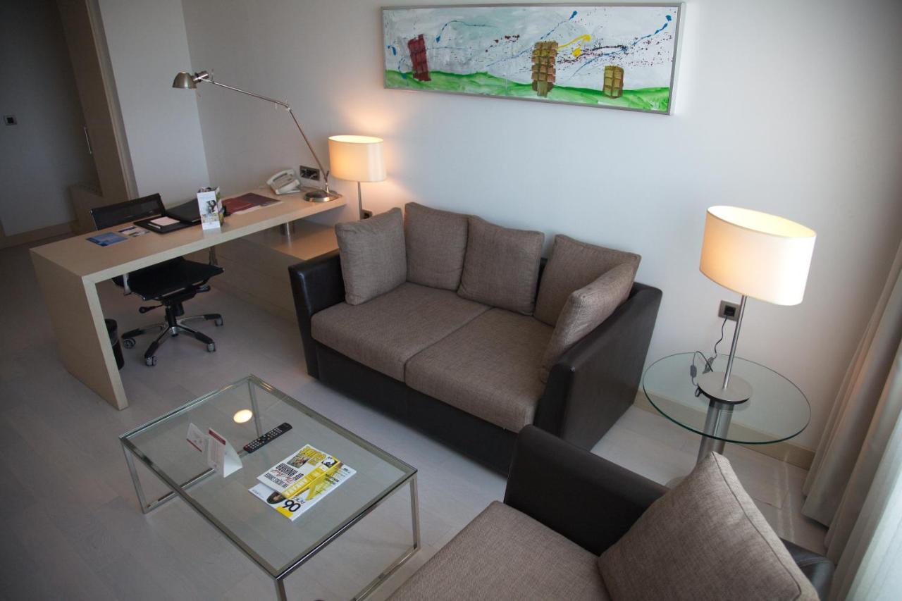 Cpankara Hotel Luaran gambar A living room in a serviced apartment in Paris
