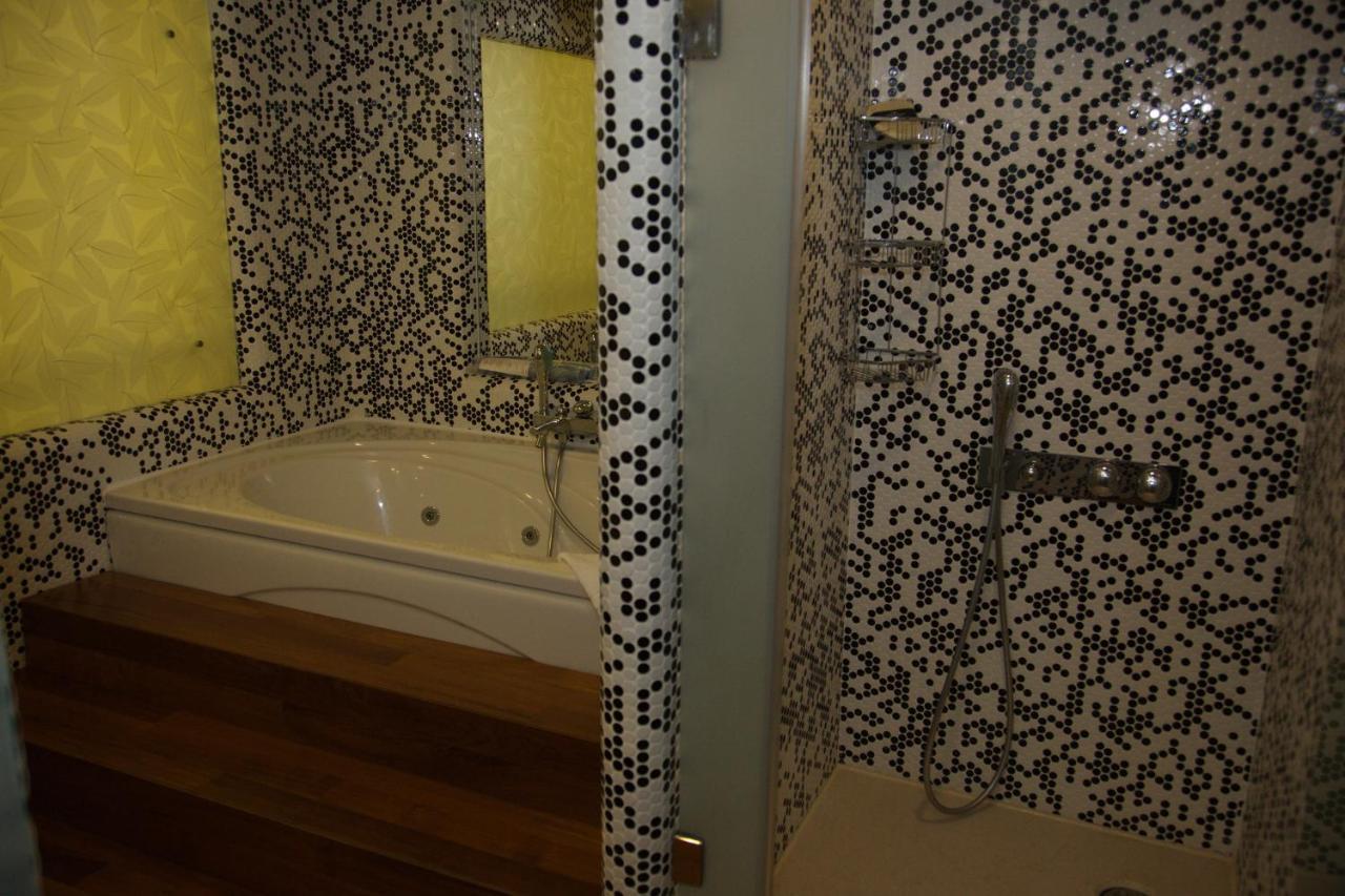 Cpankara Hotel Luaran gambar Bathroom with mosaic tiles